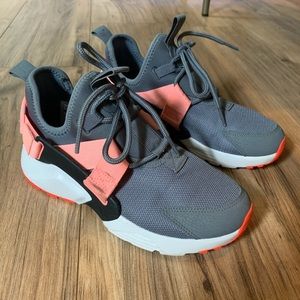 Nike women’s Air Huarache City Low sneakers